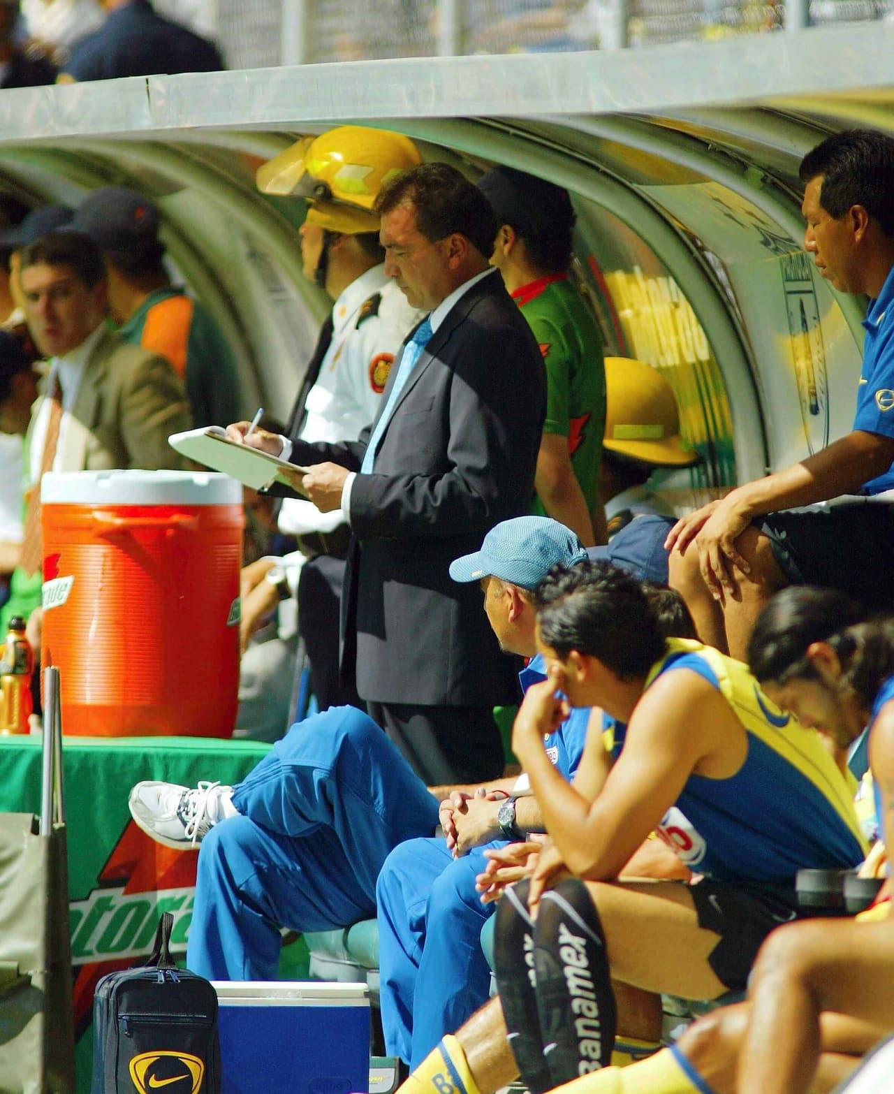 Era el Apertura 2002 cuando el América lideraba la Liga MX bajo el mando de Mario Carrillo, quien posteriormente fue sucedido por Manuel Lapuente.