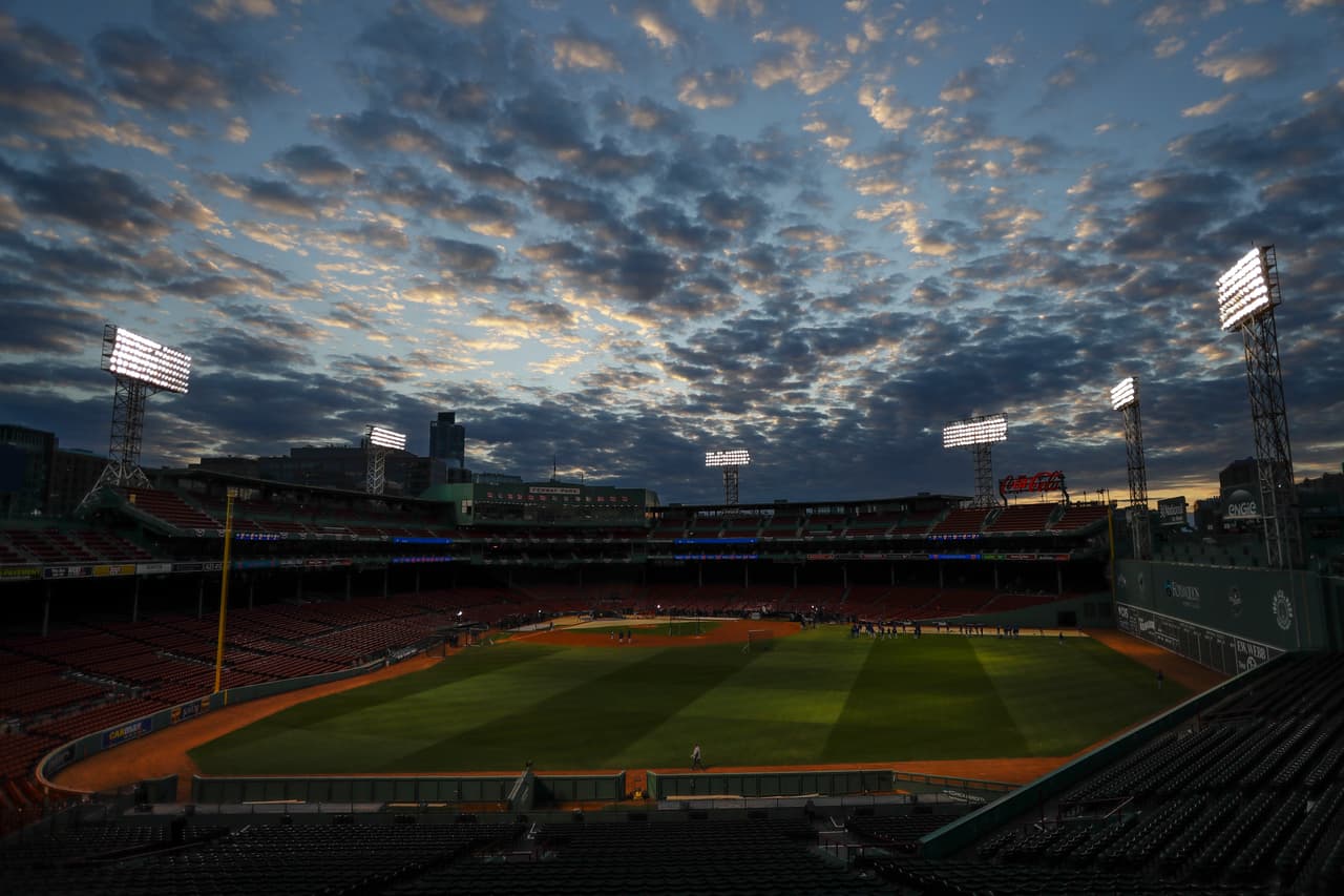 El equipo californiano ya se encuentra entrenando en Fenway Park para medirse a los anfitriones, a los Boston Red Sox en busca de la corona del mejor béisbol del planeta.