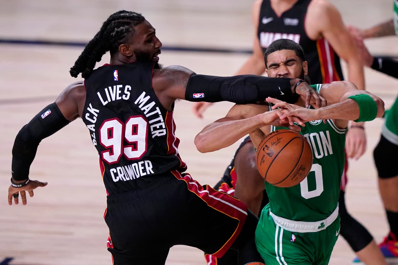 Los Boston Celtics ganan 117-106 y ponen la serie 2-1 | Borraron en tres cuartos al Miami Heat y se ponen a un juego de igualar la Final de Conferencia. | Bam Adebayo, Jaylen Brown y Jayson Tatum fueron los máximos anotadores del partido.