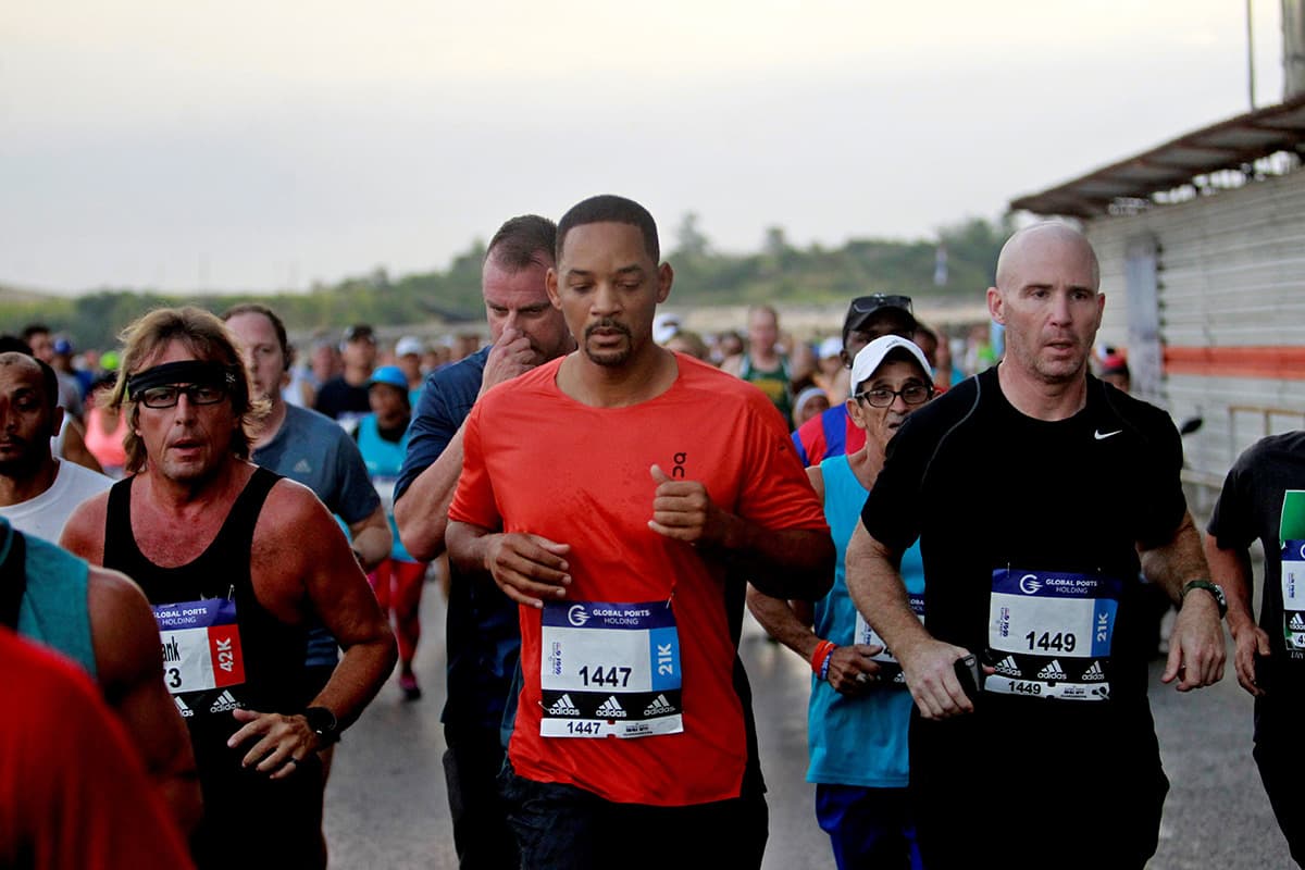 El actor y cantante estadounidense Will Smith fue una de las atracciones de la Maratón de La Habana, Cuba llevada a cabo este domingo con más de 5 mil 400 participantes.