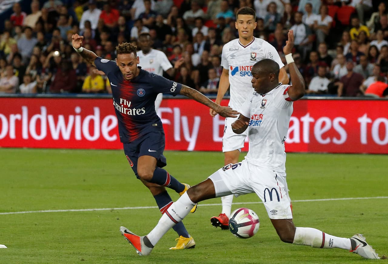 Neymar Jr. adelantó al París Saint-Germain a los 10 minutos de partido y más tarde daría un pase para gol, a los 35 minutos, en una descolgada para que firmara el tanto Adrien Rabiot.