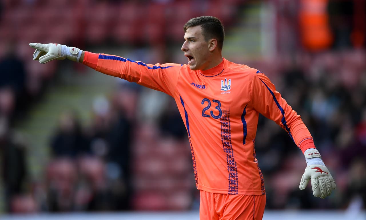 <b>Portero: </b>Andriy Lunin (Real Madrid) - 9,7 millones de dólares.