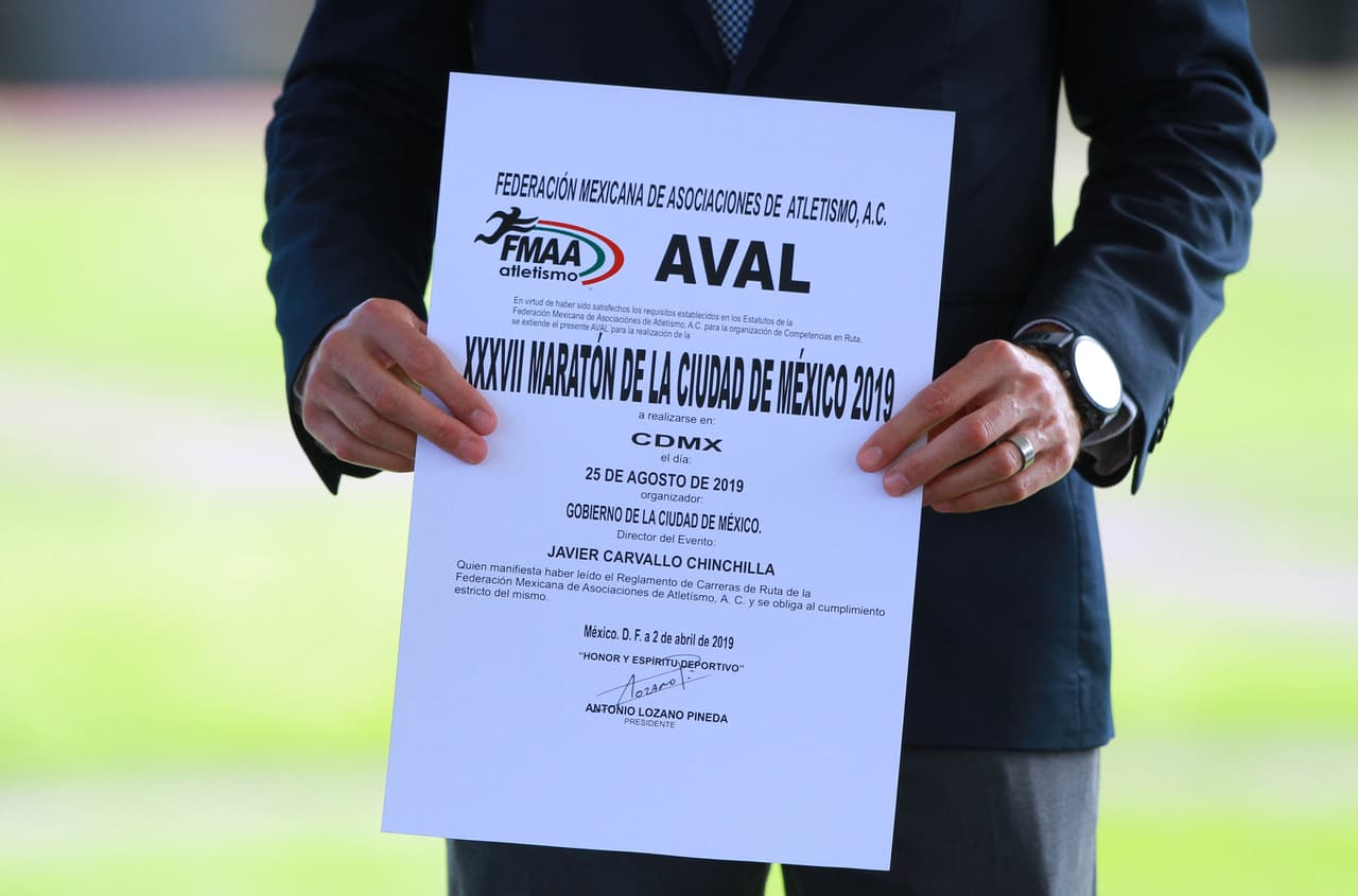 La Medio Maratón de Ciudad de México, que se celebrará el 28 de julio con el aval de la Asociación Internacional de Federaciones de Atletismo (IAAF), presentó sus playeras, indumentaria y medallas en un evento en la Boblioteca de la UNAM.