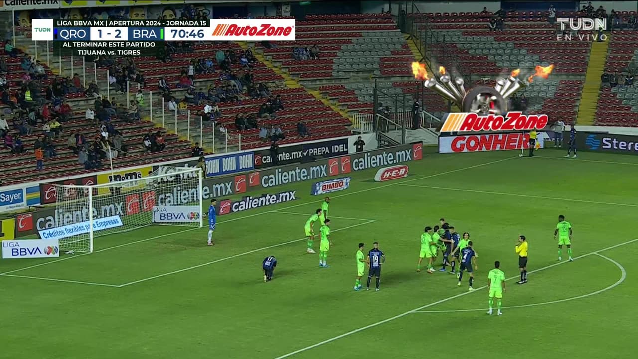 ¡Se pelea con todo! Campillo y Russo en una serie de empujones