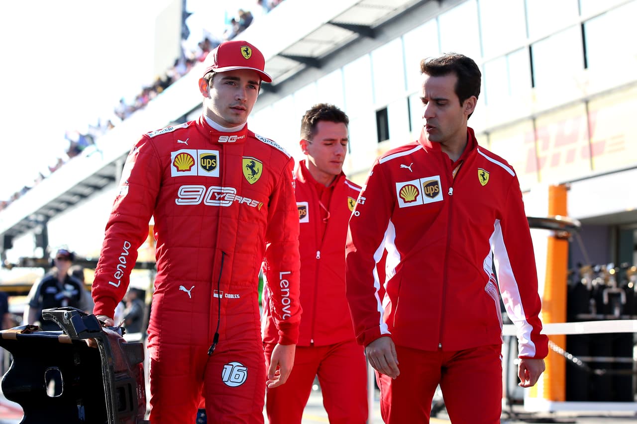 La Fórmula 1 se acerca cada vez más a su línea de partida y por ello la llegada de pilotos, sus momentos con los fanáticos y el ajuste de detalles hacen parte del previo del Gran Premio de Australia en Melbourne.