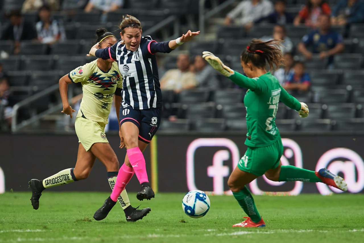 Valeria Valdez y Mónica Monsivais marcaron en el tirunfo de las Rayadas para avanzar a la Final.