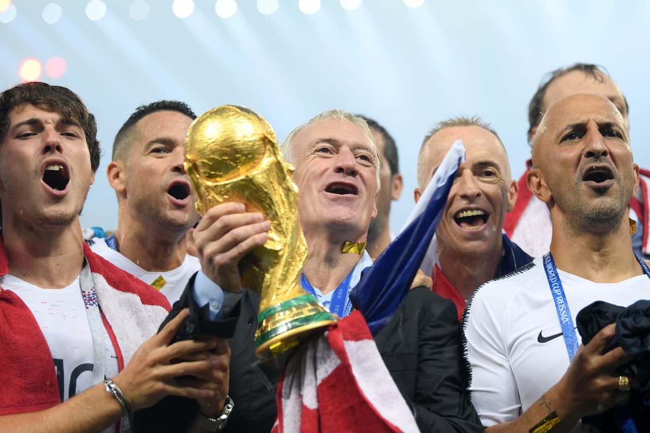 Quizás solo le sigue 
<b>Didier Deschamps, </b>quien comenzó su carrera de este otro lado en el A.S. Mónaco, pasó por la Juventus F.C. y luego por el Olympique Marsella hasta llegar a la selección de Francia.