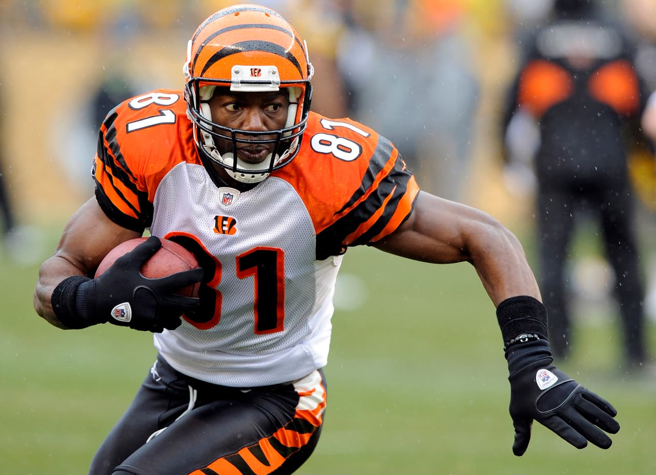 En 2010, mientras aquí se aprecia a Terrell Owens quien ese año jugó para Cincinnati, se midieron los Bengals ante los Dallas Cowboys. En esa edición triunfaron 16-7 los de la estrella solitaria.