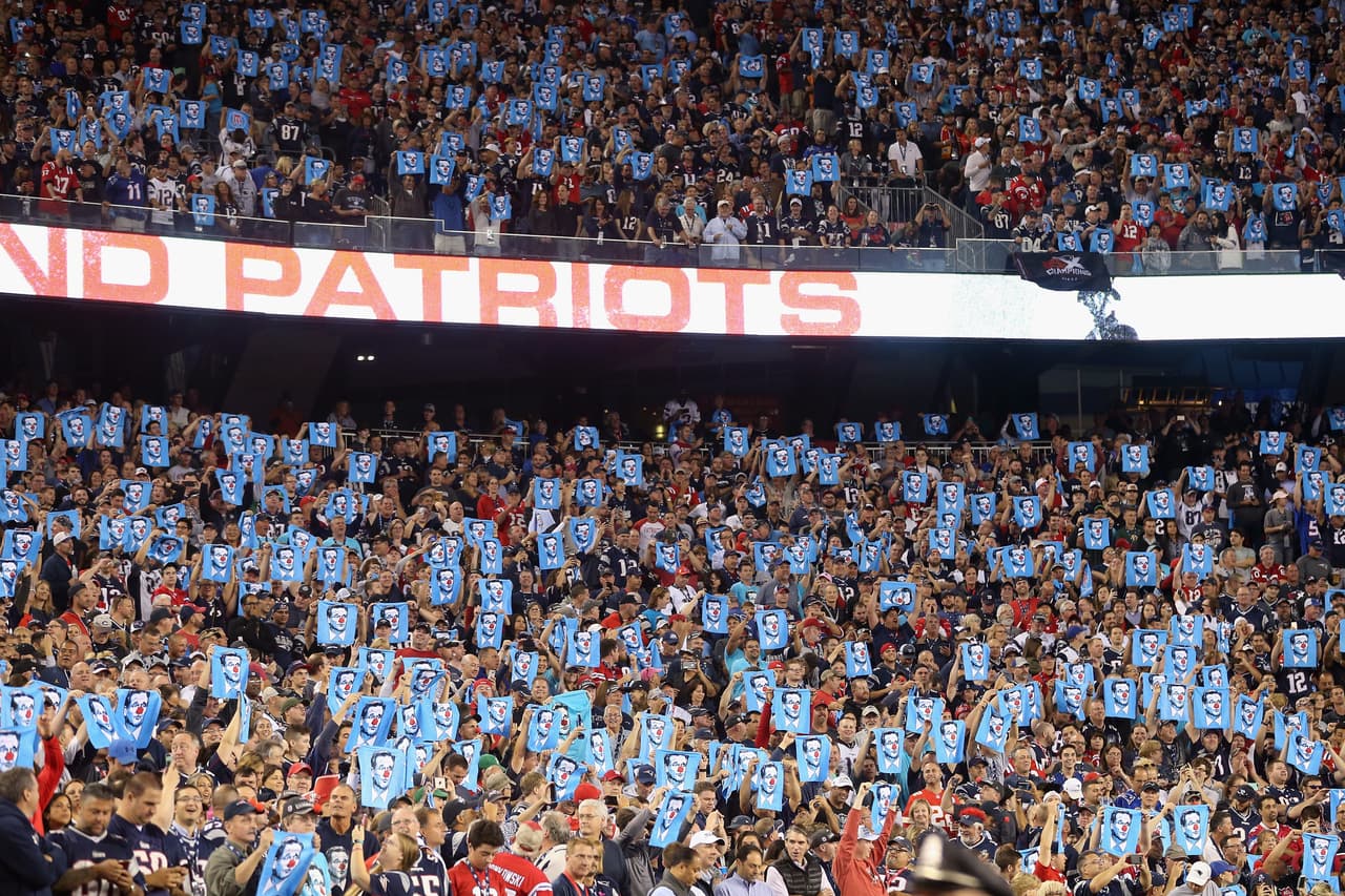 La paliza se dio ante sus propios seguidores, que llenaron el Gillette Stadium, para abuchear al comisionado de la NFL, Roger Goodell.