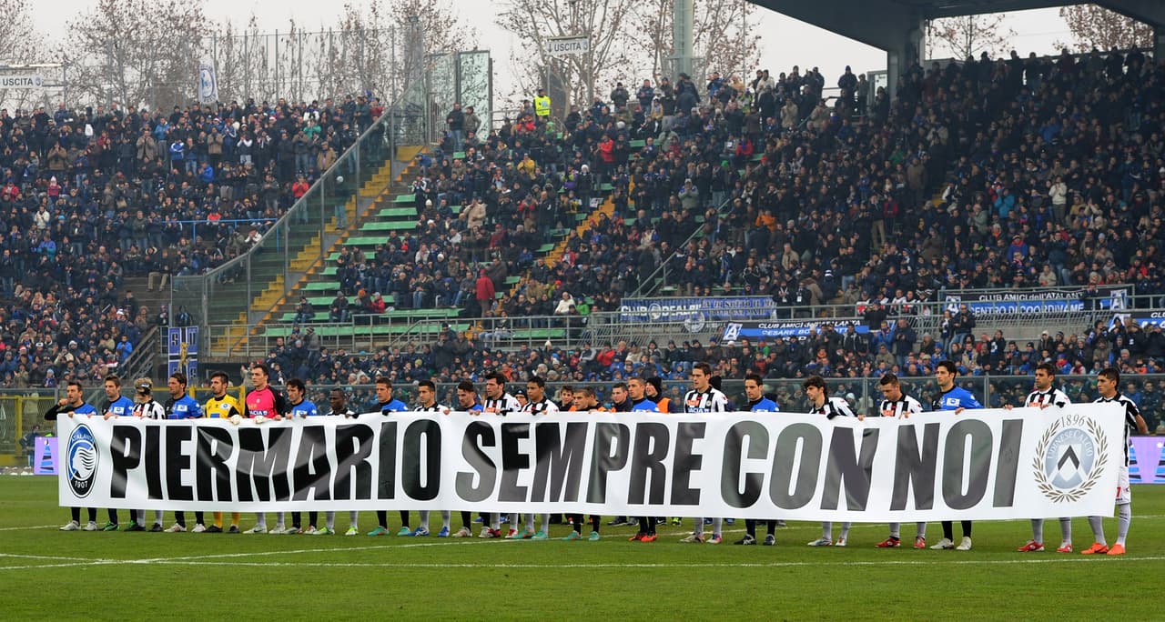 Piermario Morosini. El italiano jugador de Livorno falleció el 14 de abril de 2012 durante el encuentro de la Serie B de Italia ante Pescara.