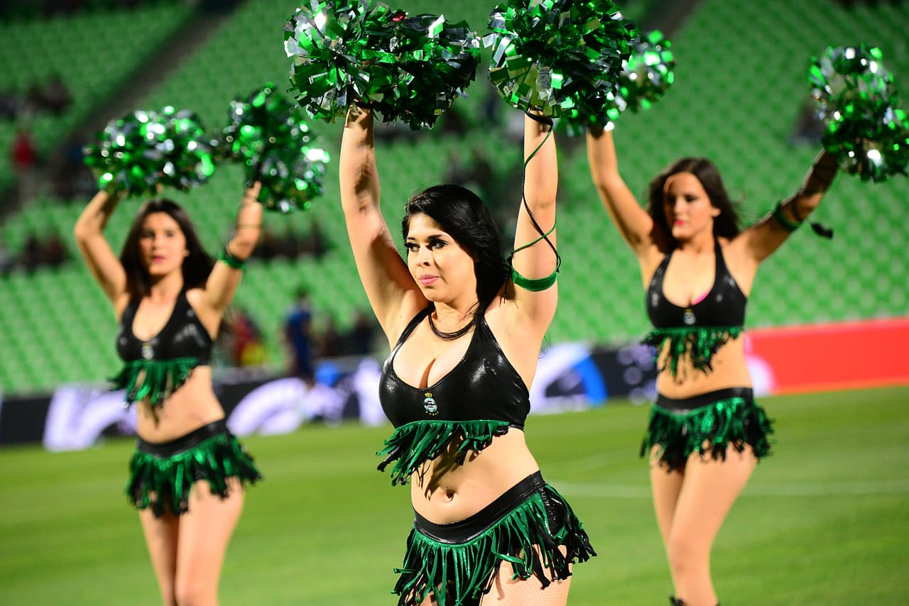 La belleza de las porristas en la fecha 13