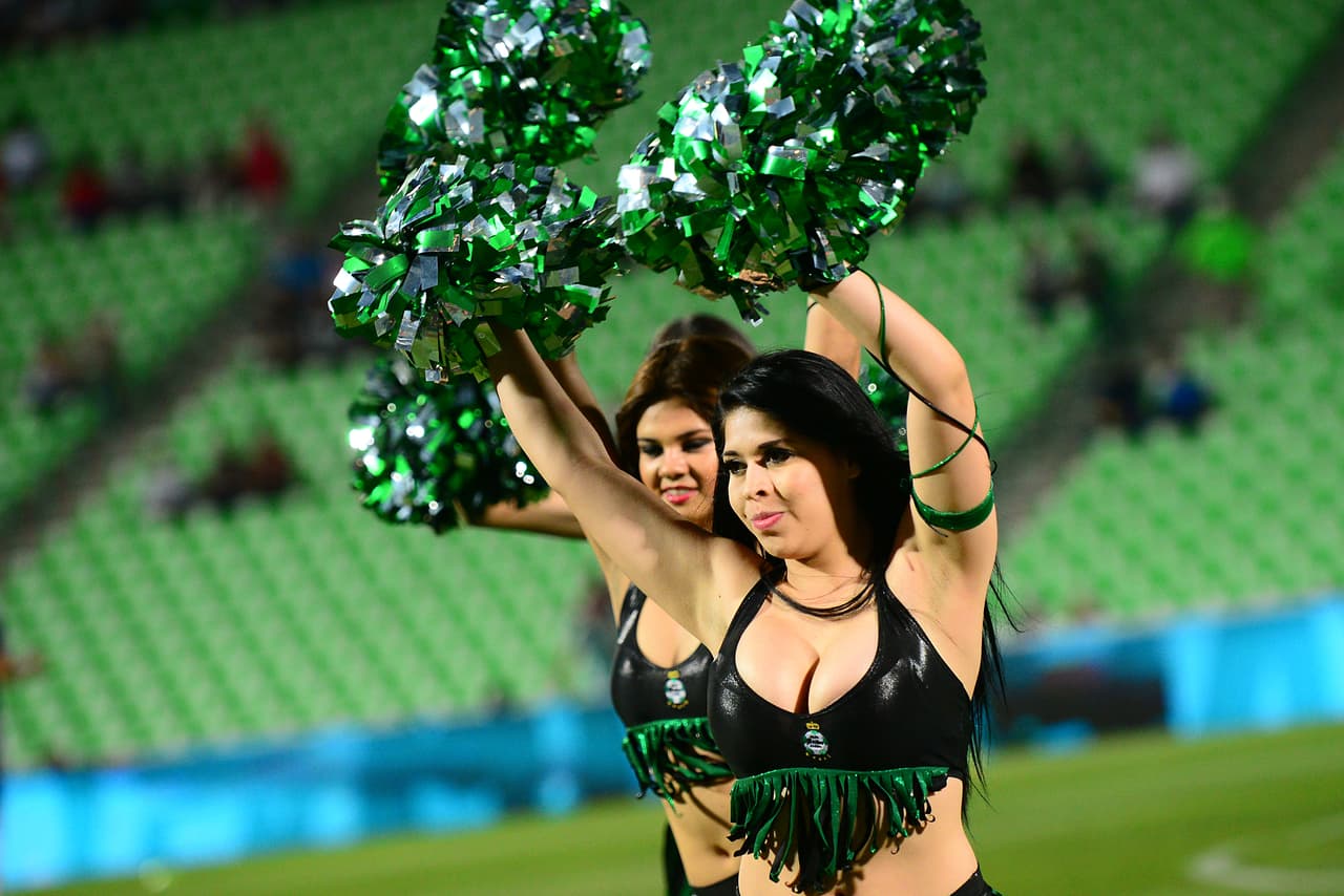 La belleza de las porristas en la fecha 13