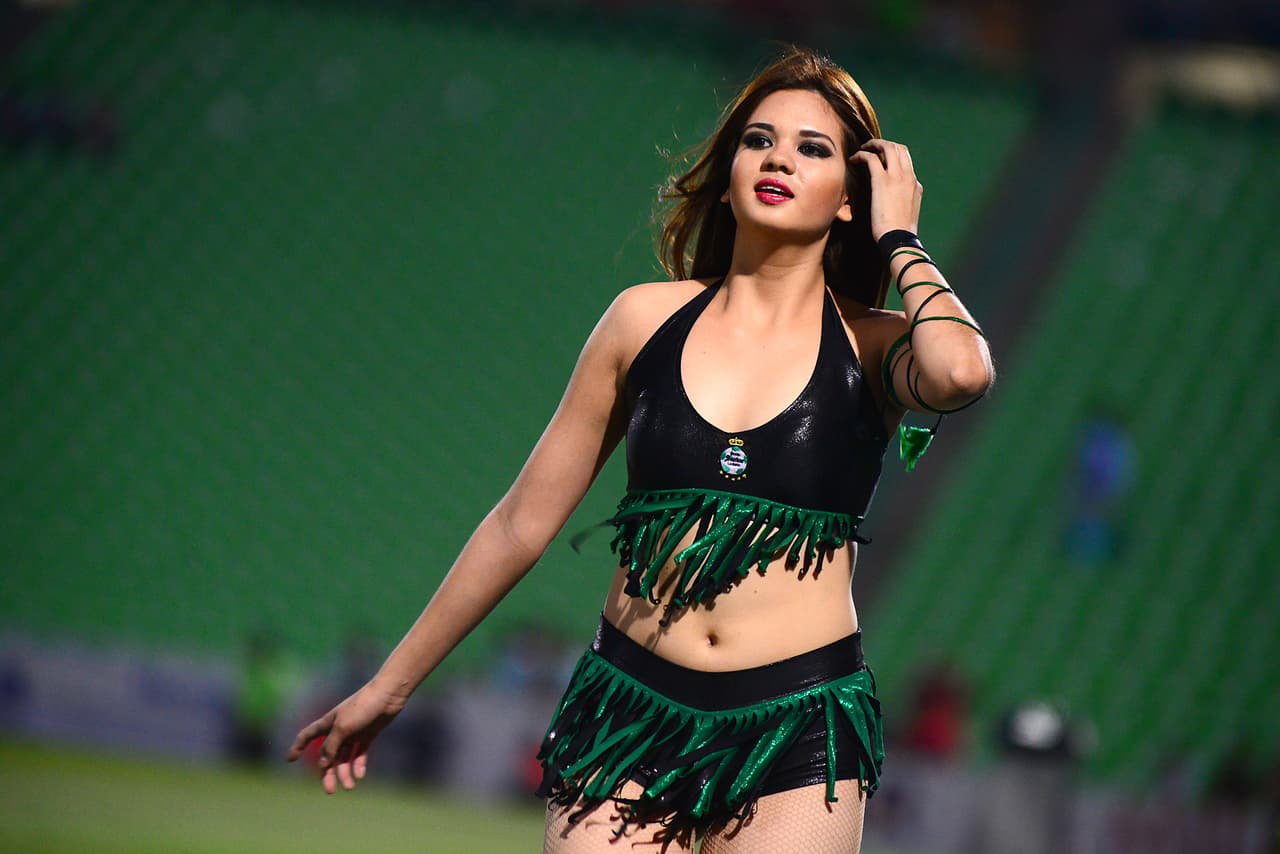 La belleza de las porristas en la fecha 13