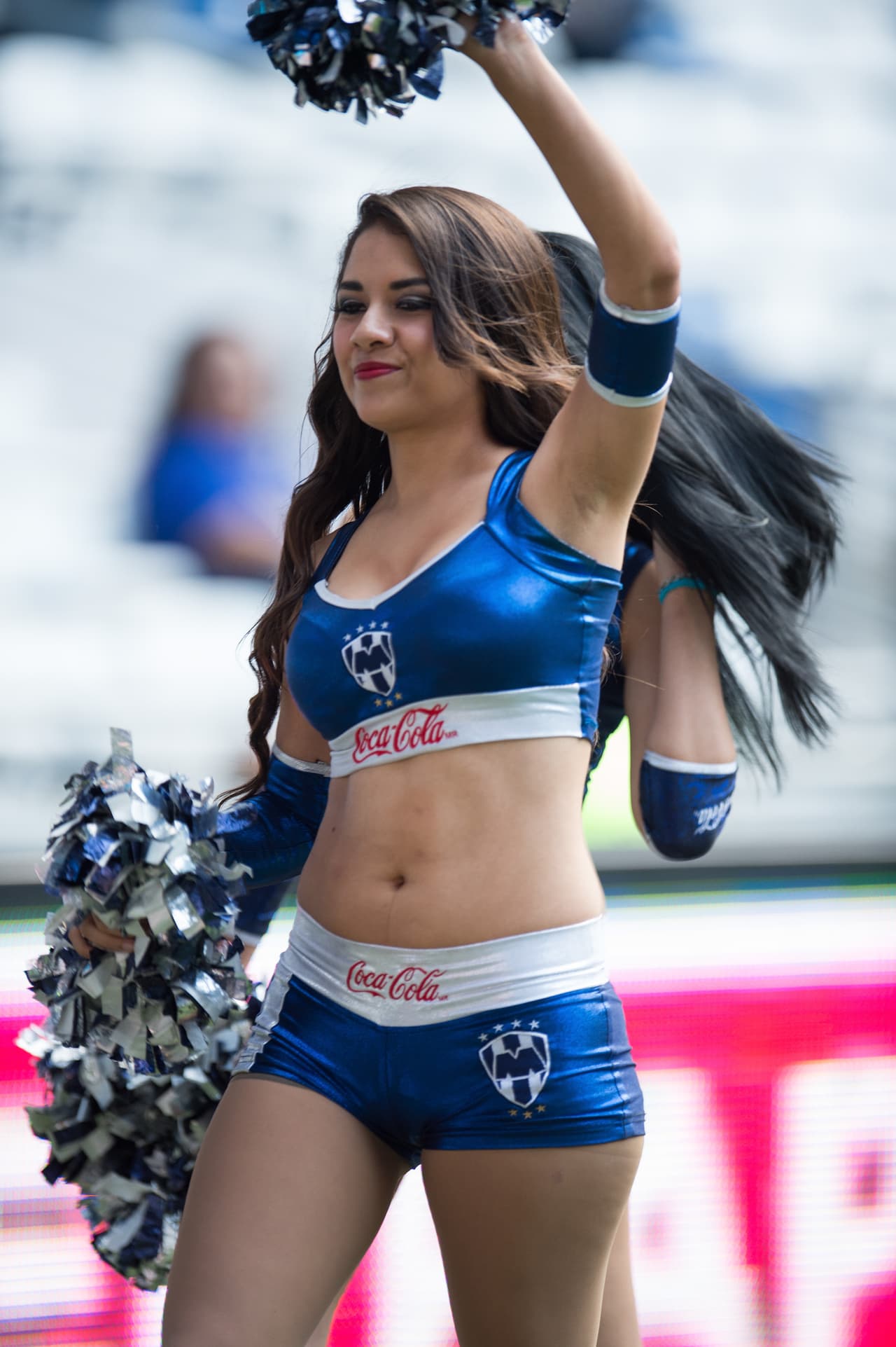 La belleza de las porristas en la fecha 13