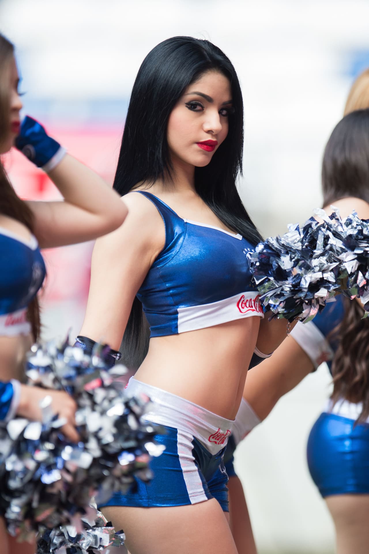 La belleza de las porristas en la fecha 13