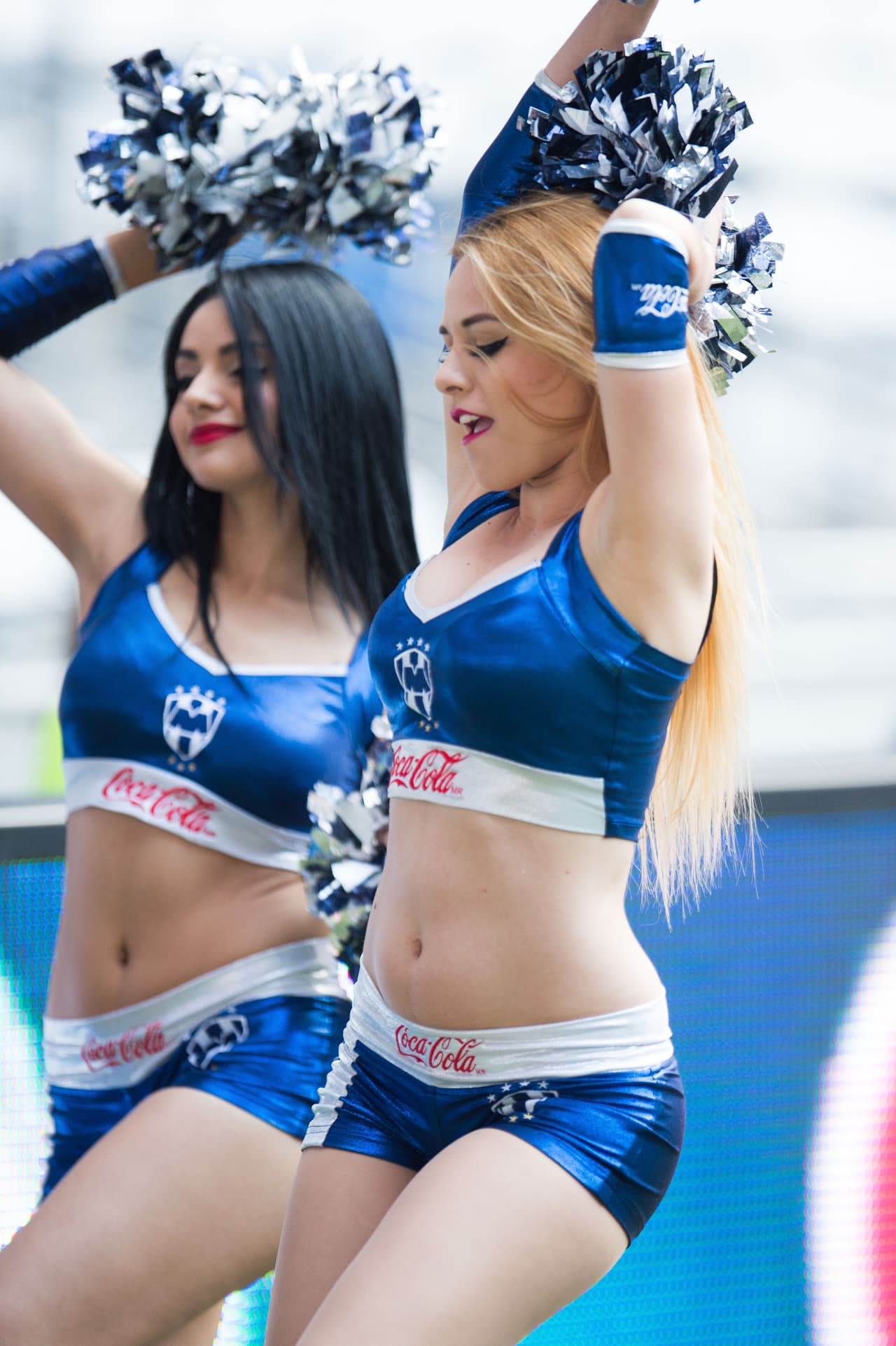 La belleza de las porristas en la fecha 13