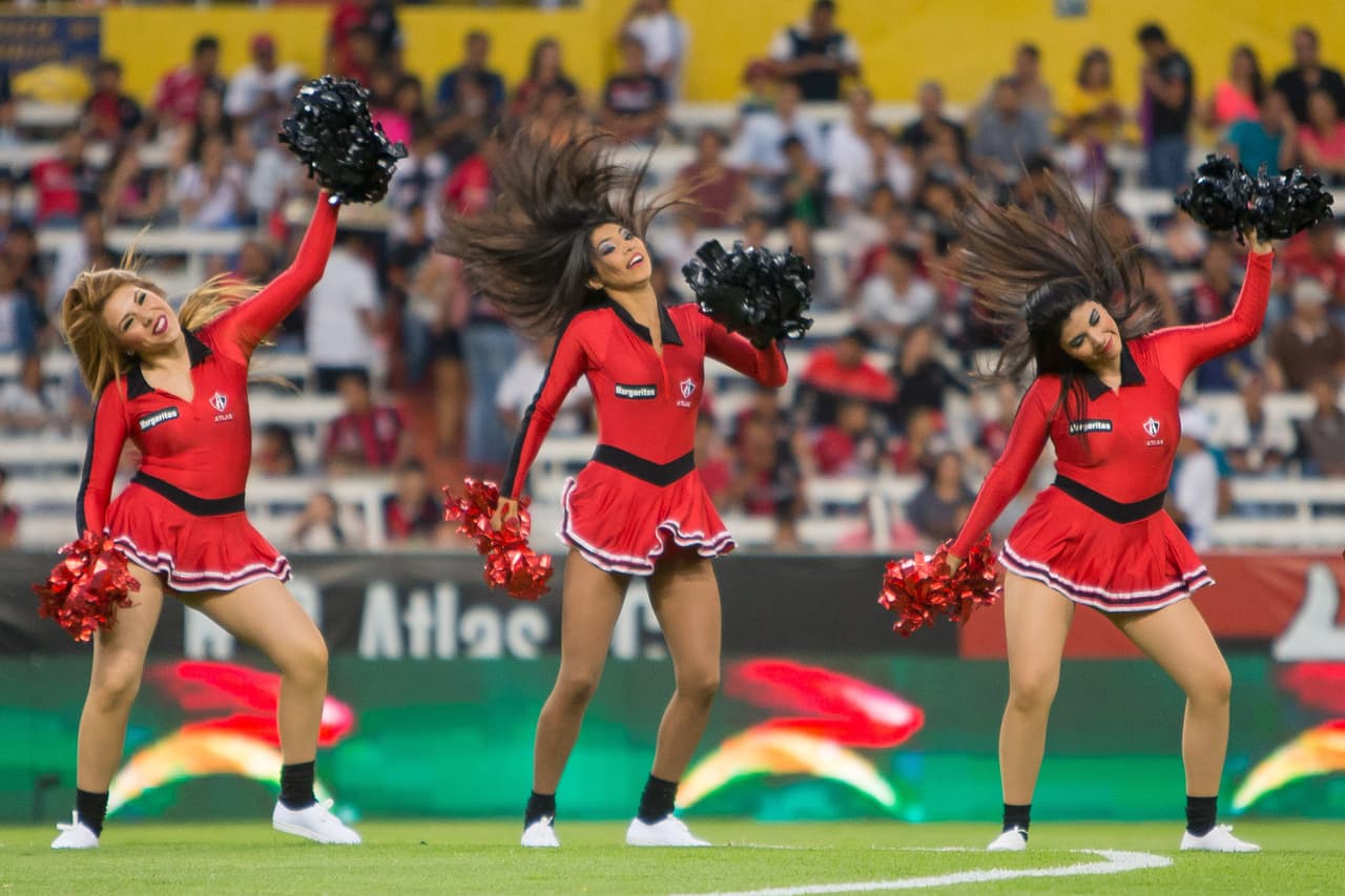 La belleza de las porristas en la fecha 13