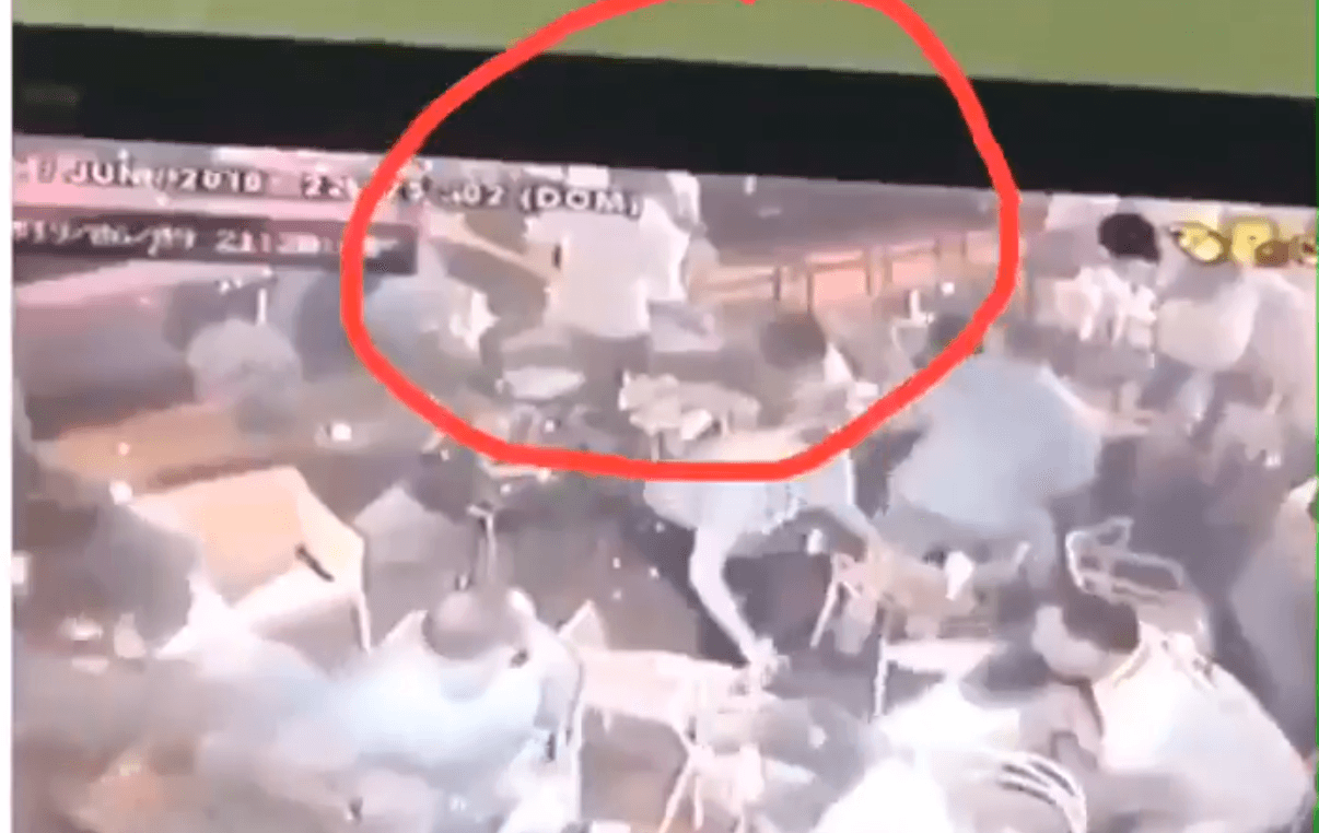 Acto seguido a la detonación, comenzó el caos y todo el mundo en el lugar empezó a buscar dónde guarecerse.