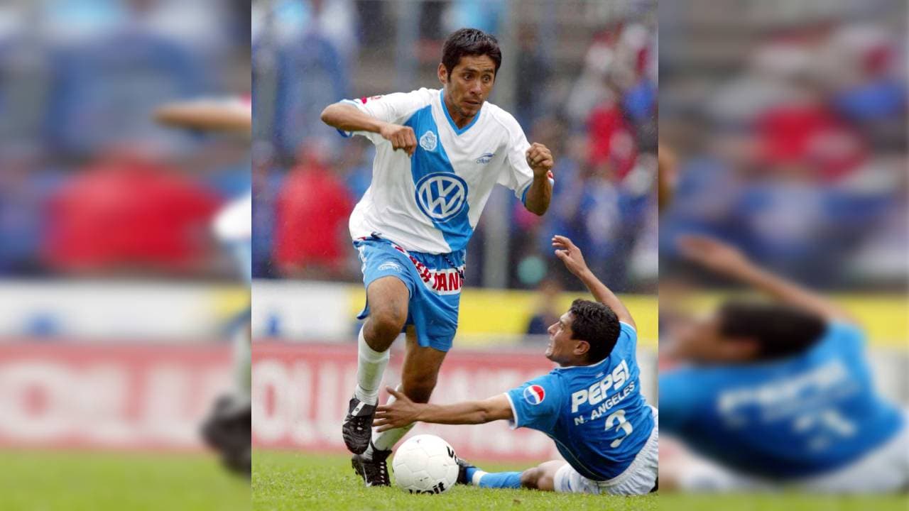 En todos los equipos que jugó siempre optó por las dos posiciones, al arco y a la delantera si era necesario.