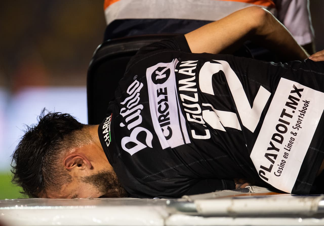 La lesión de Carlos Guzmán generó preocupación en el equipo visitante, se tuvo que ir sustituido al minuto 72.