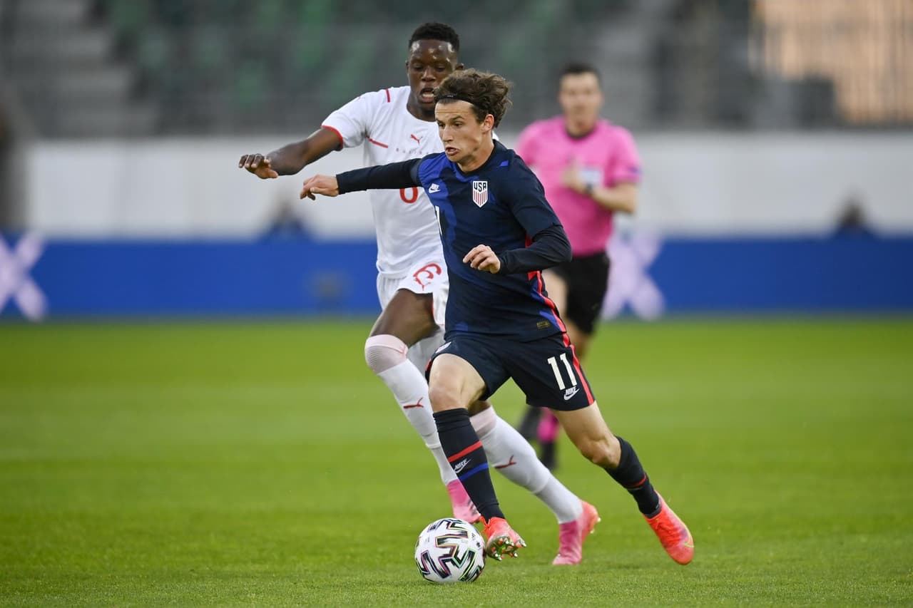 Suiza derrota a Estados Unidos en partido amistoso Internacional 2-1 llevado a cabo en en St. Gallen, Suiza. Sebastian Lletget abrió el marcador para el equipo de las barras y las estrellas, sin embargo, el equipo local empató el marcador a los pocos minutos con gol de Ricardo Rodríguez, y quien le dio la victoria a los suizos, fue Steven Suber durante la segunda mitad del encuentro.