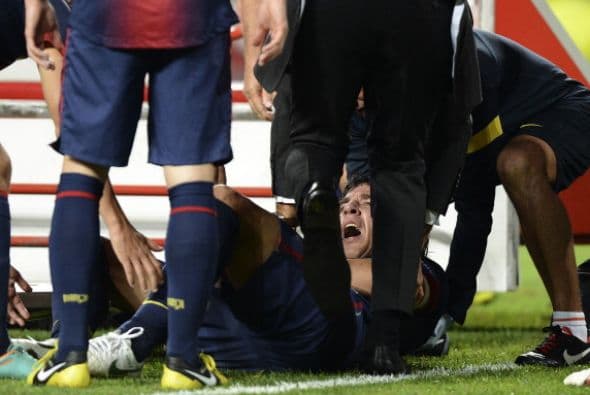 Luego comenzaron las lesiones. En el 2011 es la rodilla, en el 2012 se pierde la Eurocopa que España consigue por segunda vez consecutiva por una operación en el cartílago de la rodilla. La temporada 2013-14 también tiene parétesis para Puyol.