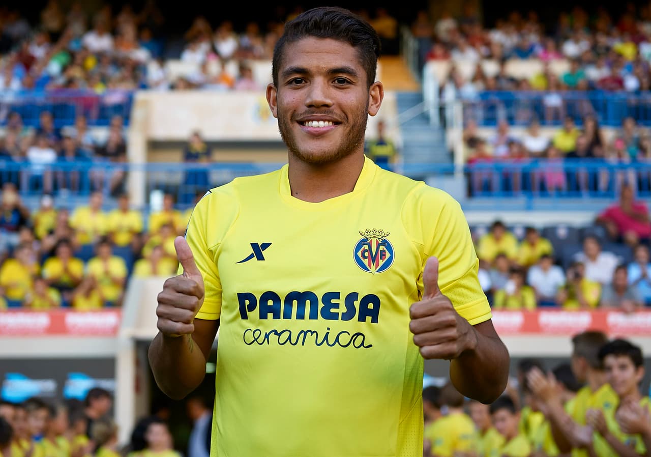 Era el momento en el que volvió a encontrarse con su hermano, Giovani, en un equipo diferente al 
<i>Tri, </i>como en sus principios como azulgranas.