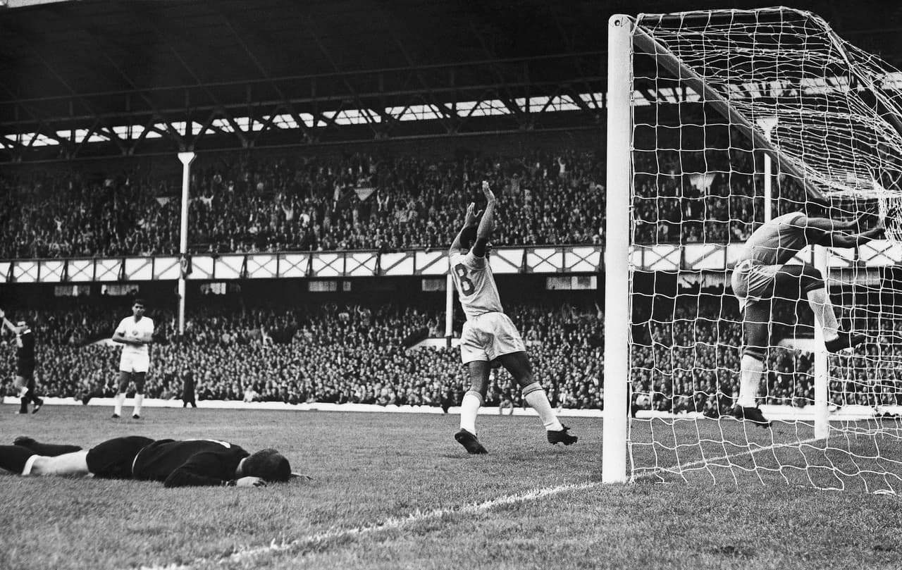 Se mencionaba que fumaba tabaco y bebía alcohol desde corta edad, antes de los 10 años ya estaba inmiscuido en estos asuntos que aquejan a los deportistas. Se volvió adicto.