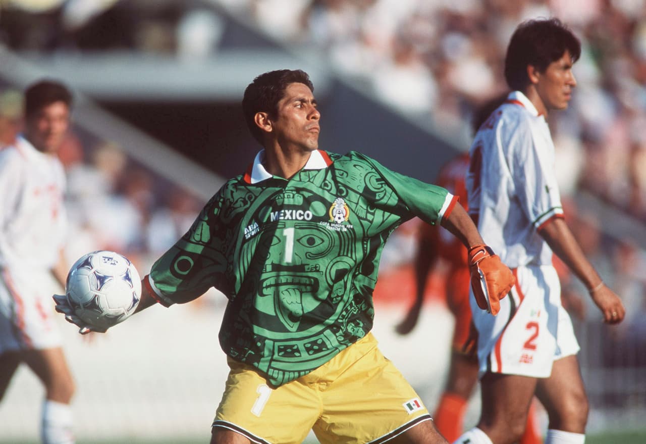Fussball : WM France 1998 , Vorrunde , Bordeaux , 20.06.98 Belgien - Mexico ( BEL - MEX ) 2:2 Torwart Jorge CAMPOS / MEX FOTO:BONGARTS/Marcus Brandt