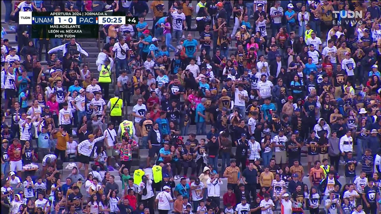 ¡GOL!  anota para Pumas UNAM. Ulíses Rivas