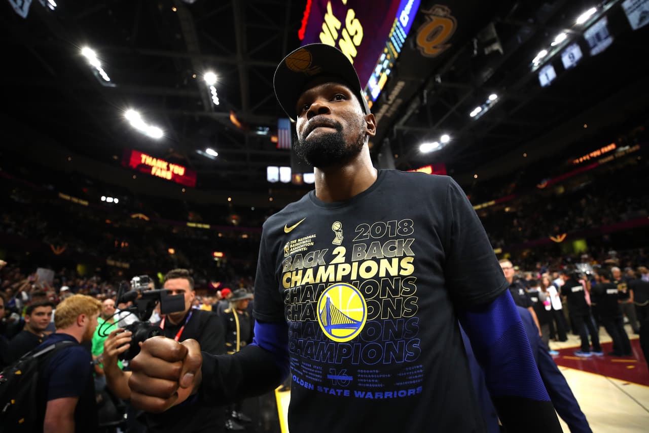 Kevin Durant fue rconocido como el Jugador Más Valioso de las finales, en las que Golden State Warriors fue campeón.