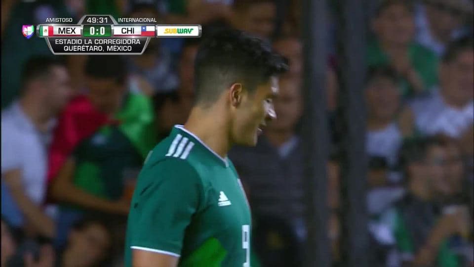 Tiro desviado de Raúl Jiménez