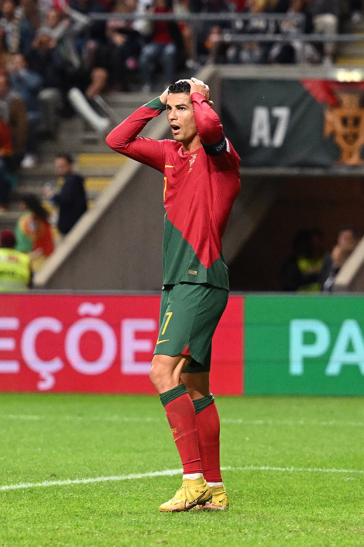 El capitán luso no lo podía creer, se les iba el boleto de las manos.