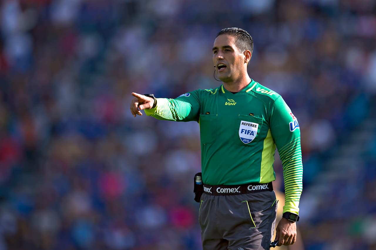 Action photo during the match Cruz Azul vs Santos at Azul Stadium, Liga BBVA Bancomer MX Apertura 2016.-- Foto de accion durante el Partido Cruz Azul vs Pumas UNAM en el Estadio Azul, Partido Correspondiente la Jornada 2 del Torneo Apertura 2016 Liga BBVA Bancomer MX, en la foto: Roberto Garcia Orozco --22/07/2016/ MEXSPORT/ Javier Ramirez.