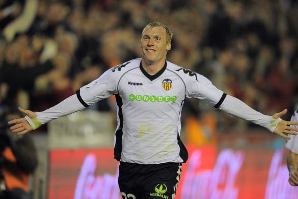 Sin embargo, el primer gol llegó hasta el minuto 77 por medio de Jeremy Mathieu.