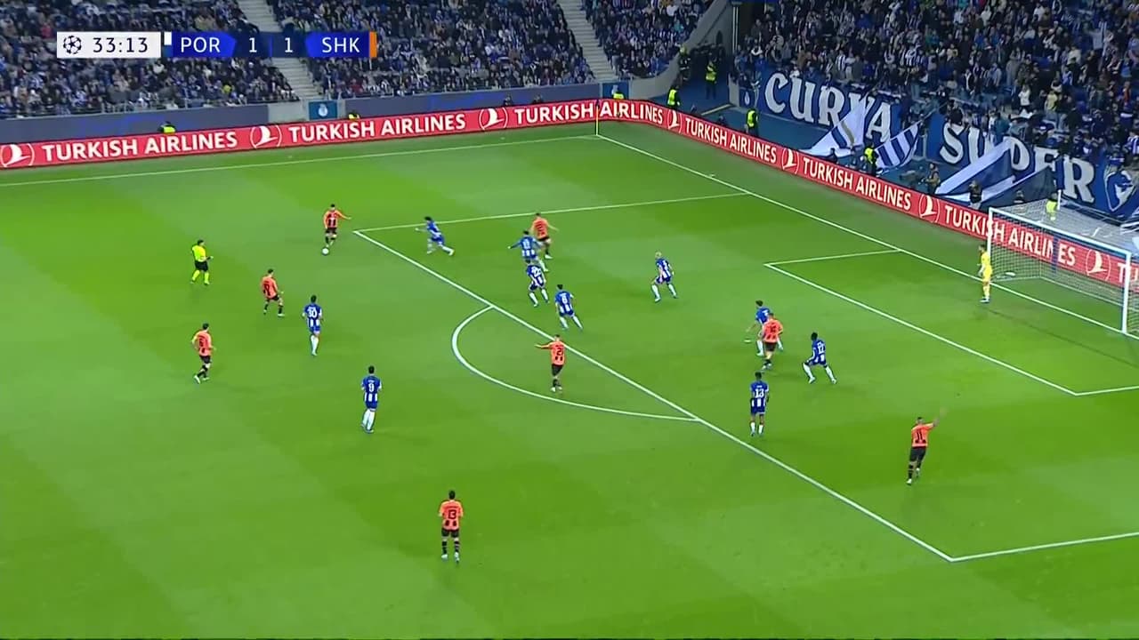 ¡TIRO ATAJADO! disparo por Dmytro Kryskiv.