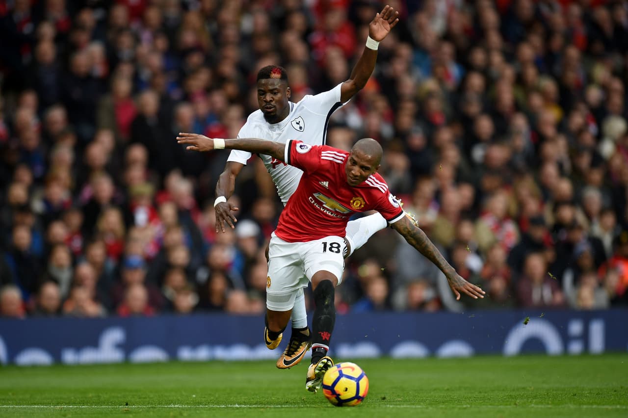 Con el 0-0, la intensidad aumentó en los últimos minutos del primer tiempo con cortes deslizantes, salidas en velocidad, empujones, pero no fue suficiente.