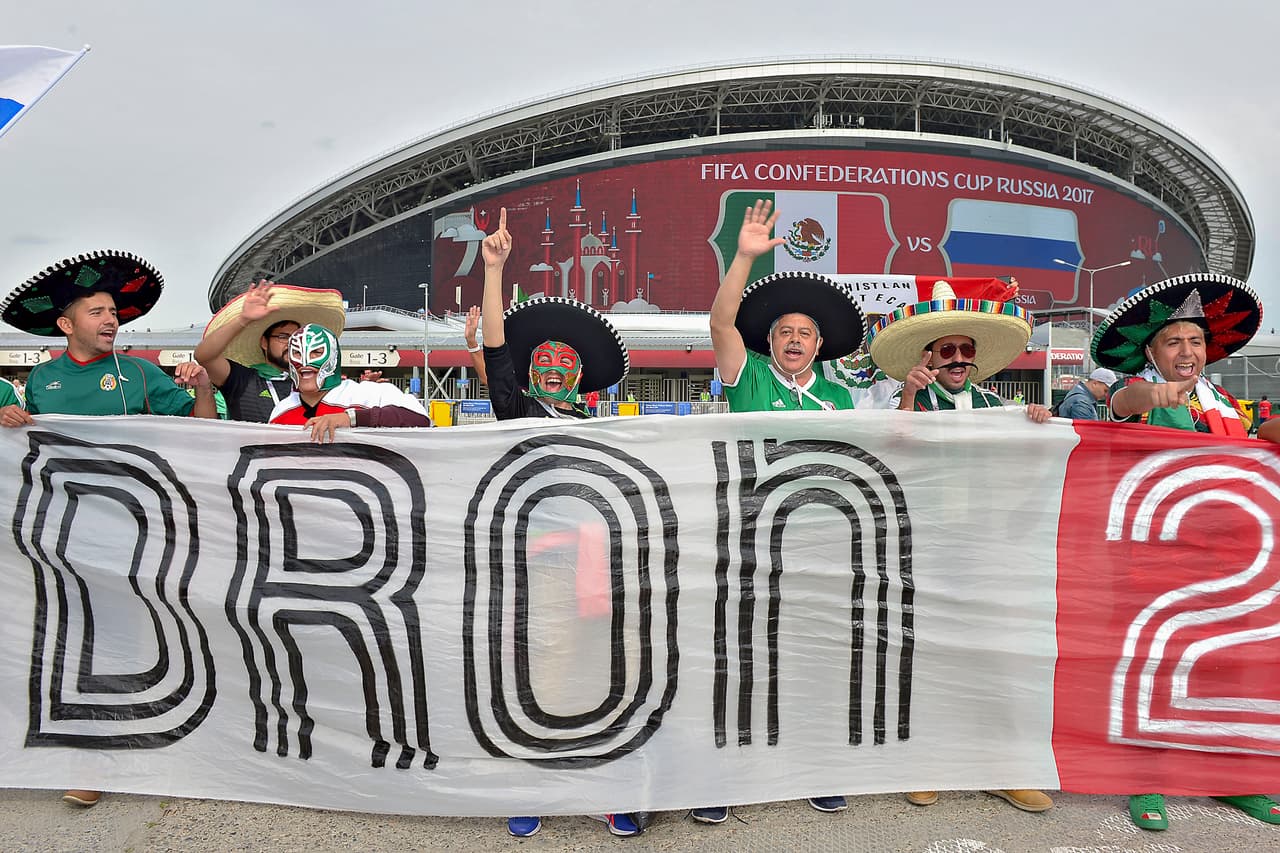 Los aficionados de Rusia y México encontraron las maneras más creativas de apoyar a sus respectivas selecciones. Te compartimos las mejores imágenes de lo visto en la Kazan Arena.