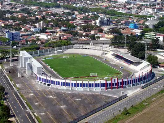 El Estadio Durival de Britto e Silva, mejor conocido como Estadio da Vila Capanema, es casa del Club Paraná.