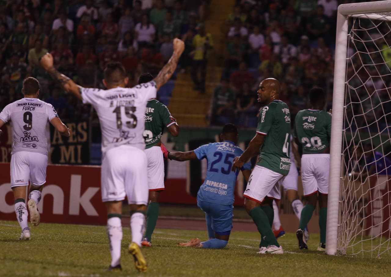 Ante un lleno en el Olímpico Metropolitano los visitantes verdiblancos se iban adelante 1-0 en este cotejo.