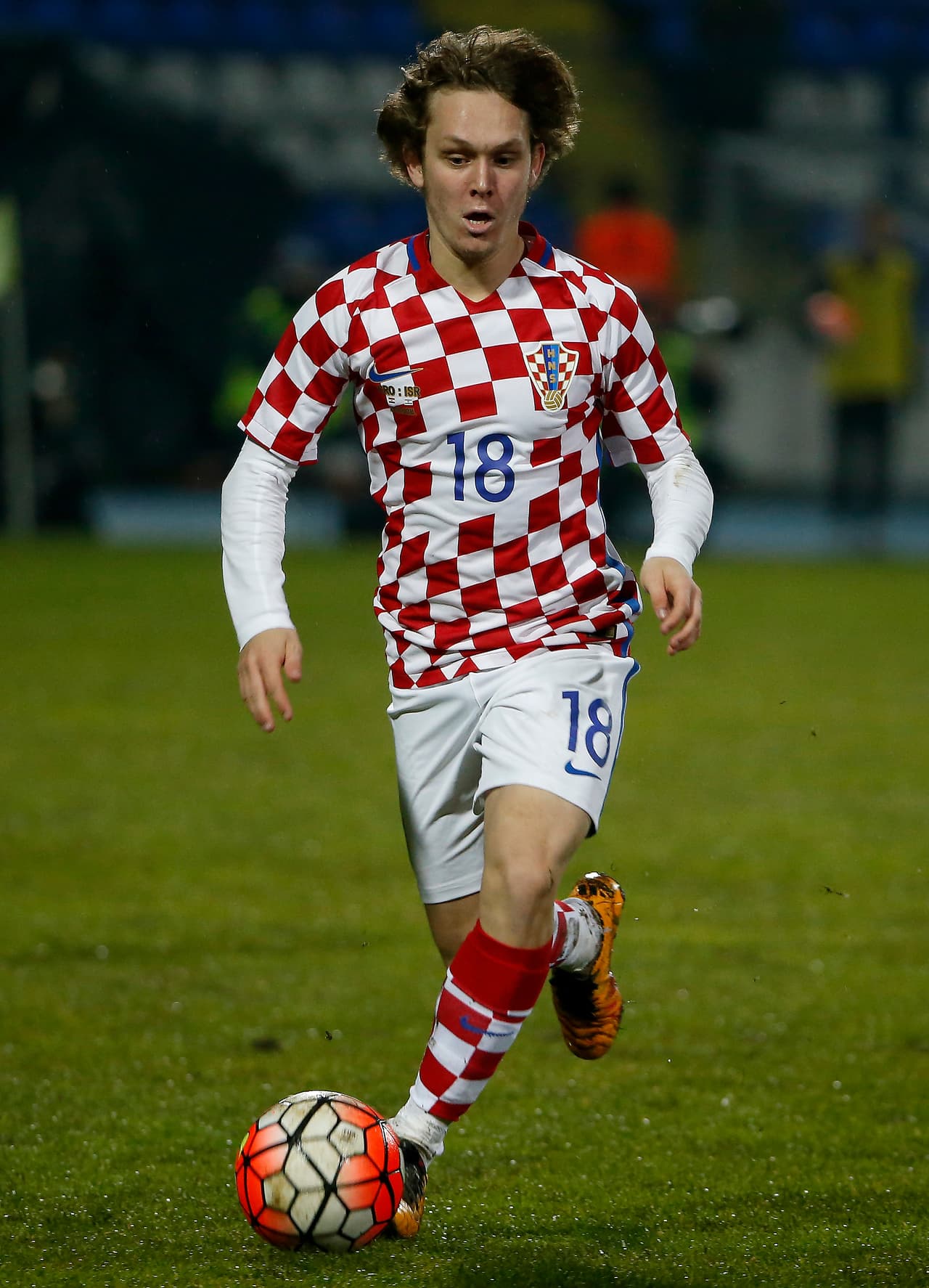 El croata Alen Halilovic hizo historia al ser el más joven en debutar con 16 años en la liga de su país y también para su selección mayor en el 2012. El Barça corrió a ficharlo en el 2014 como 'El próximo Modric', aunque dos años después se lo vendió al Hamburgo de Alemania.