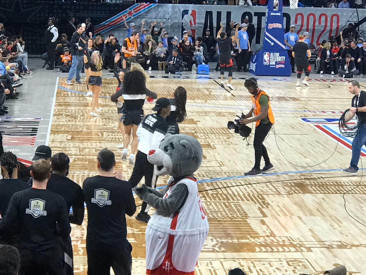 Así se vive el celebrity game con un gran ambiente y una excelente comida.