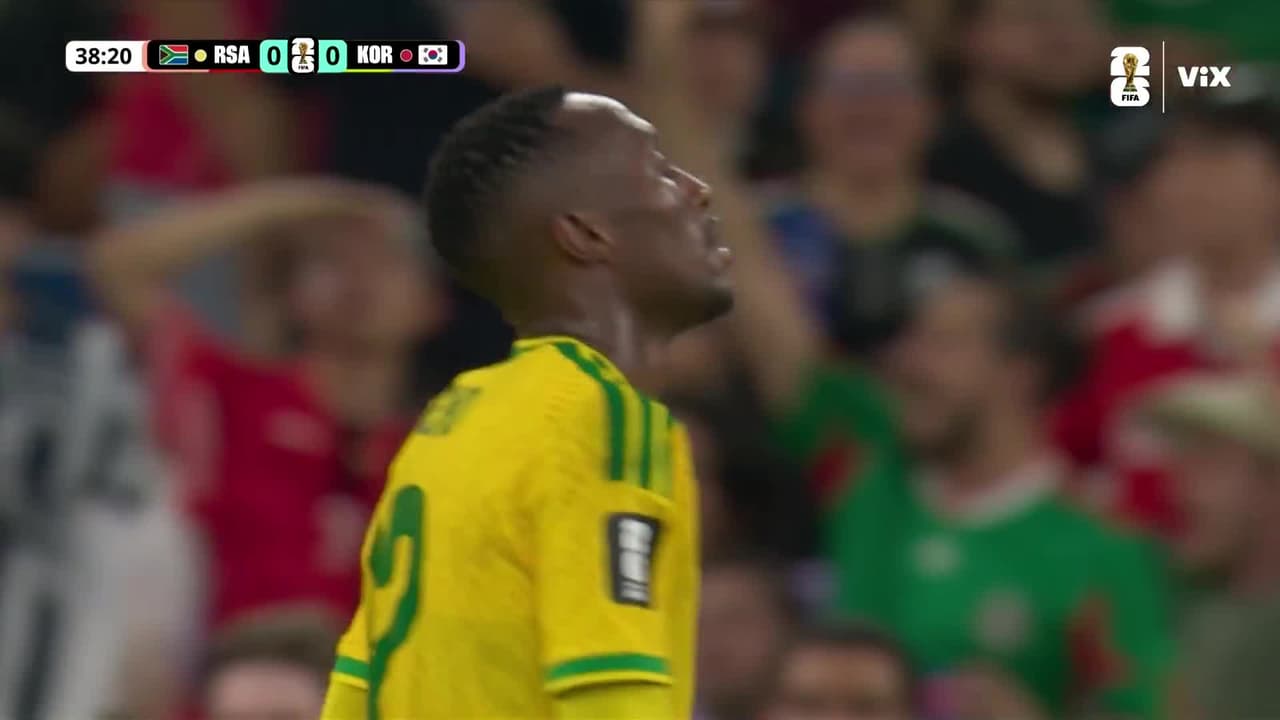 ¡Maseko de nuevo falla en la definición! Balón se va por encima del arco