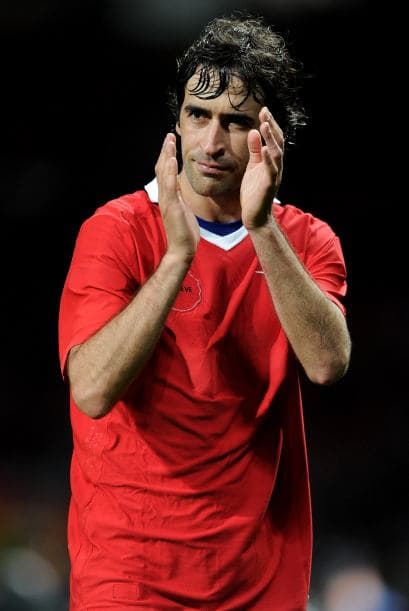 Raúl también se despidió de la gente y aplaudió el apoyo de varios.