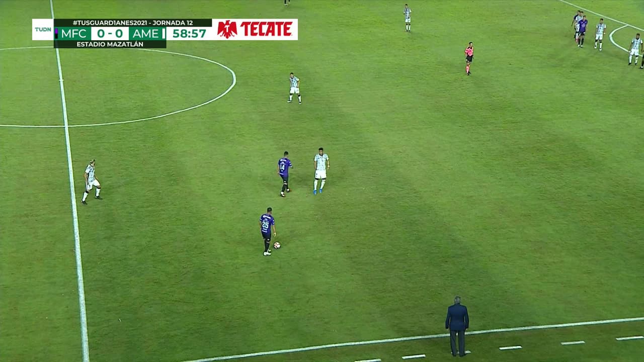 ¡TIRO ATAJADO! disparo por Michael Rangel.