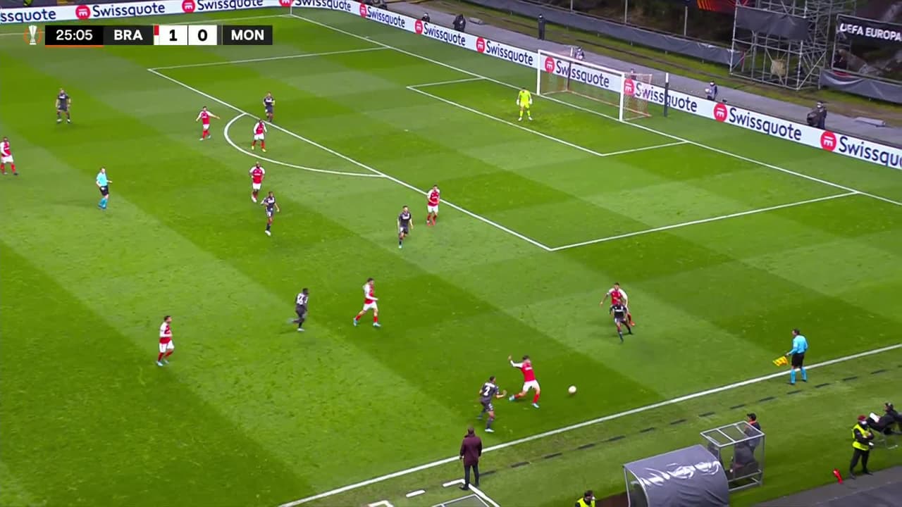 ¡TIRO ATAJADO! disparo por Wissam Ben Yedder.