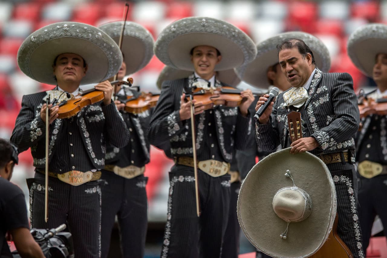 Incluso, hubo intervención de los mariachis para darle una calurosa bienvenida al pública y a los visitantes españoles.