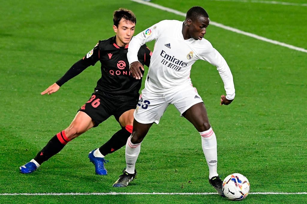 Real Madrid logra hacer empate ante la Real Sociedad y quedar 1-1. Los Txuri-urdines se pusieron arriba al minuto 55 con gol de Portu, pero fue ya al filo del partido, en el minuto 89, cuando Vinicius le dio al cuadro merengue un respiro e igualó el marcador para repartirse puntos en el cierre de la Jornada 25 de LaLiga.