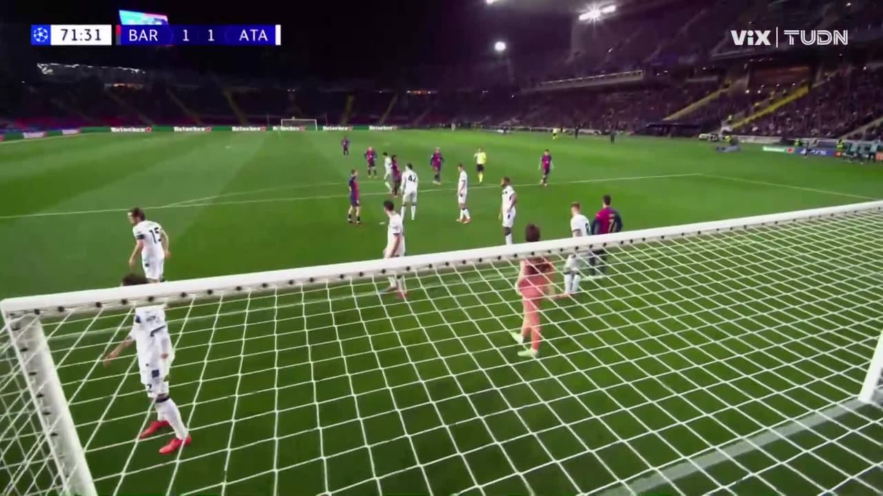 ¡Gol del Barcelona! Araújo pone orden y clava de cabeza el segundo del partido 