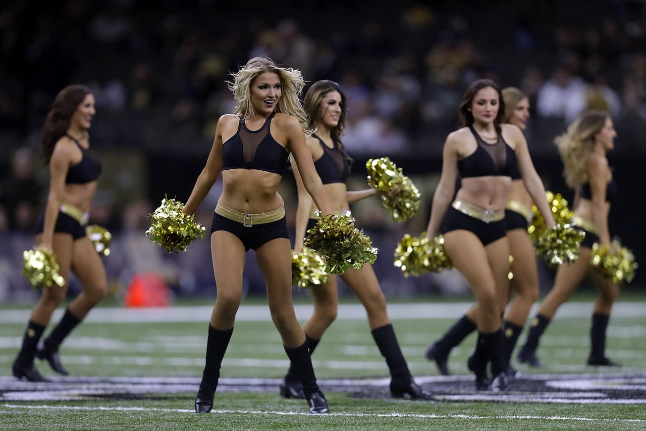 Las porristas de New Orleans Saints fueron parte de la fiesta que vivió el equipo en su triunfo 49-21 contra Los Angeles Rams.